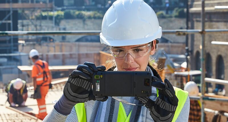 Lazerniy-Dalnomer-Smartfon-Virtualnaya-Ruletka-Leica-BLK3D-250m Leica BLK3D: лазерный дальномер с двойной камерой виртуальная рулетка (фото)