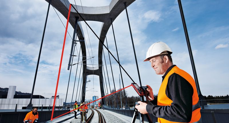 Leica DISTO D810 touch ProPack: лазерный дальномер в комплекте со штативом и адаптером (фото)